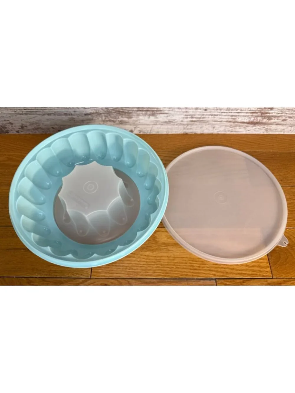 TUPPERWARE VINTAGE 1970’s PASTEL GREEN JEL-RING JELLO MOLD SET EXCELLENT COND.